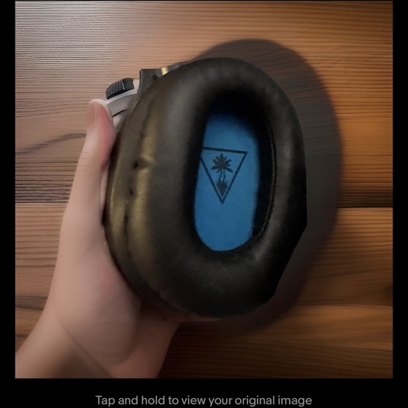 Black On-Ear Headphones - Picture 5 of 8